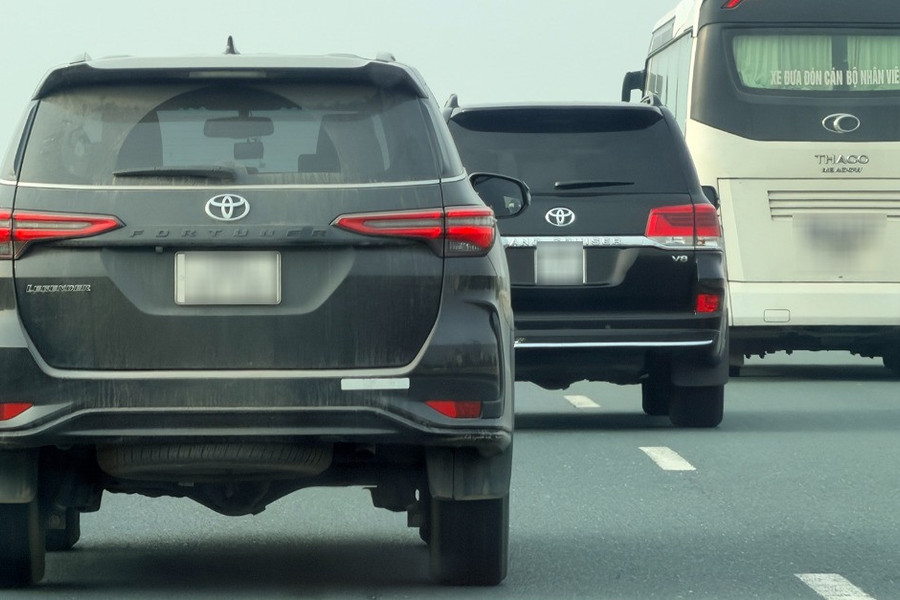 Xe khác tạt đầu, phanh gấp: CSGT có phạt lỗi không giữ khoảng cách?