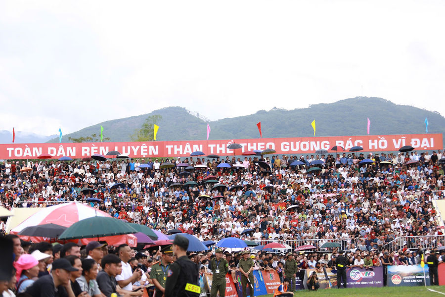 Kỷ lục 15.000 khán giả cổ vũ trận chung kết Giải Bóng đá nữ dân tộc thiểu số VTV Cup 2026