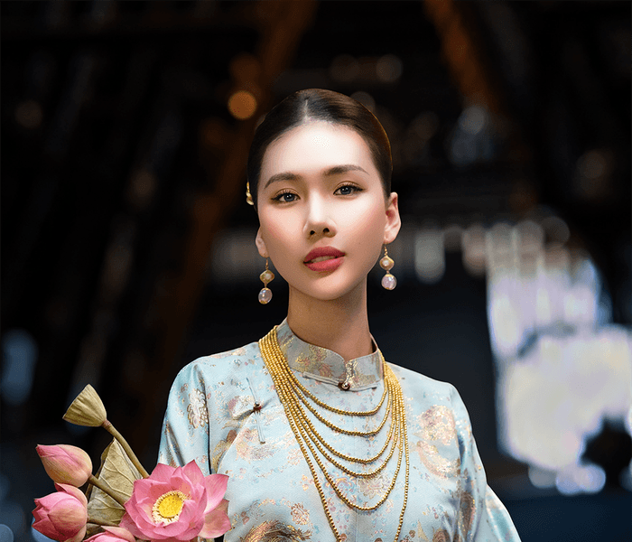 Hoa hậu Bùi Quỳnh Hoa lần đầu lấn sân điện ảnh với vai em họ Thị Mầu ở Chị Chị Em Em 3