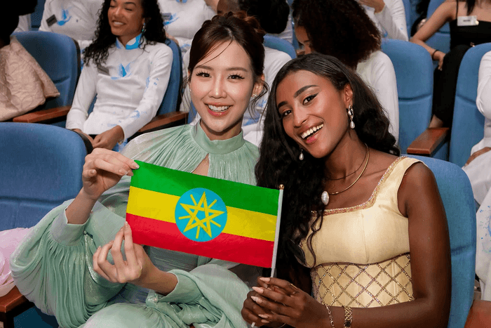 Bảo Ngọc cùng 110 thí sinh Miss World 2026 tham gia trao quà thiện nguyện tại Khánh Hòa
