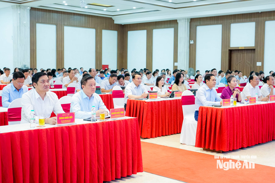 Hội nghị toàn quốc quán triệt và triển khai một số nghị quyết, chỉ thị của Bộ Chính trị