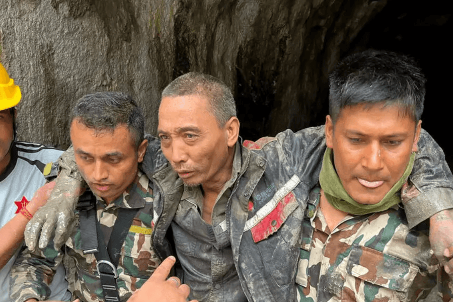 Cứu sống một công dân Trung Quốc sau 10 ngày bị vùi lấp trong hầm mỏ Nepal