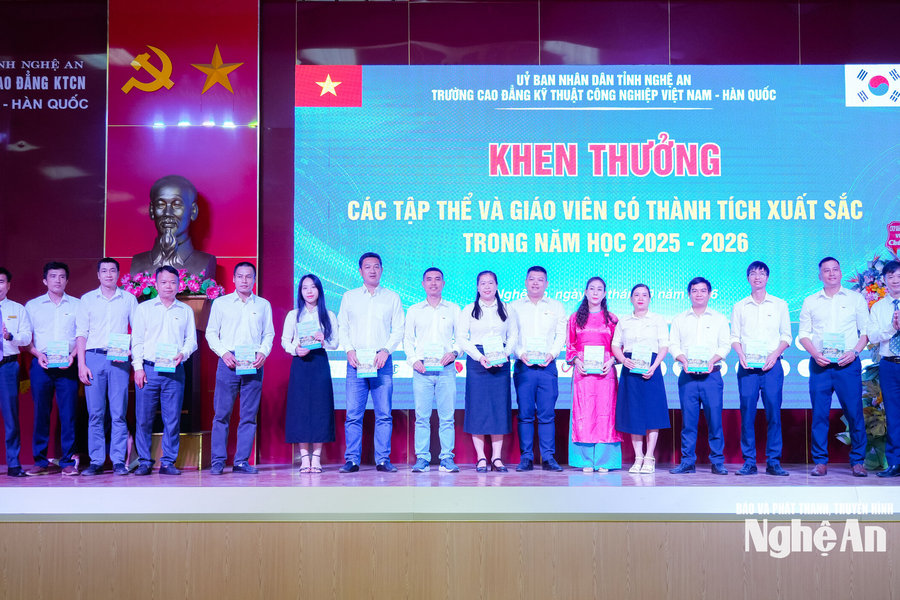Trường Cao đẳng Kỹ thuật Công nghiệp Việt Nam - Hàn Quốc đón trên 1.500 tân học sinh, sinh viên