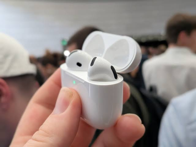 Apple vô tình làm lộ tai nghe AirPods Ultra có camera nhận diện thông minh Visual Intelligence