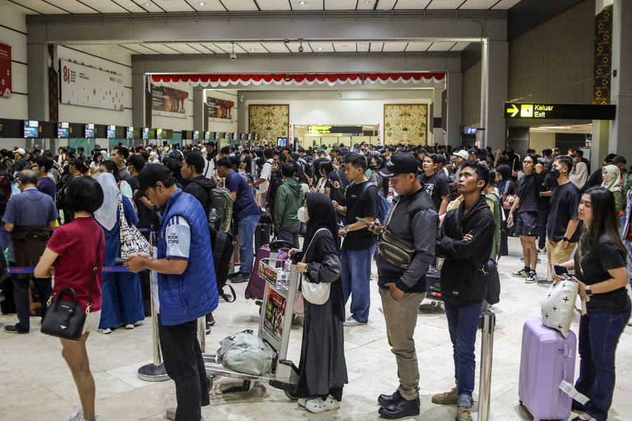 Hàng không Indonesia tê liệt cục bộ do núi lửa phun trào, hơn 22.000 hành khách mắc kẹt