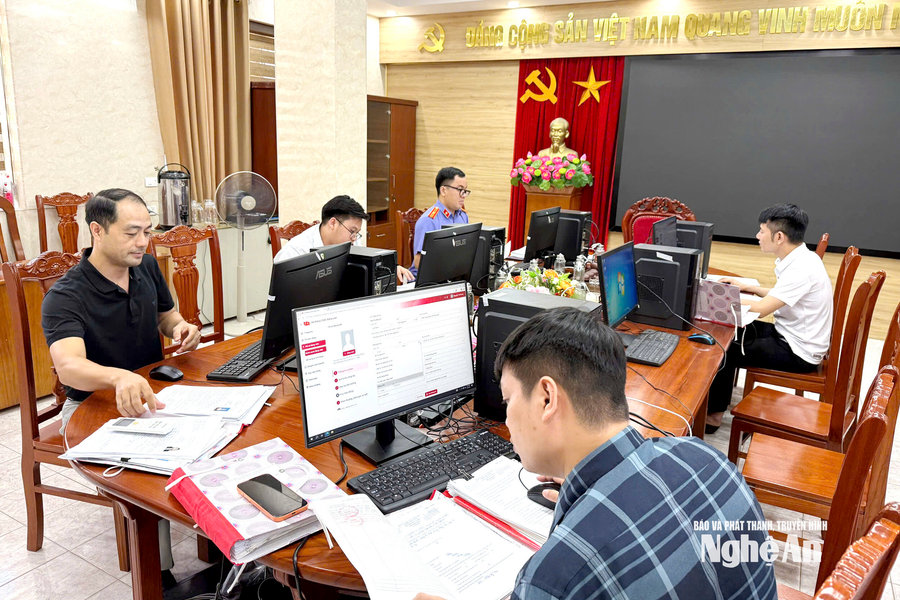 Xuyên ngày nghỉ đảm bảo tiến độ số hoá hồ sơ đảng viên