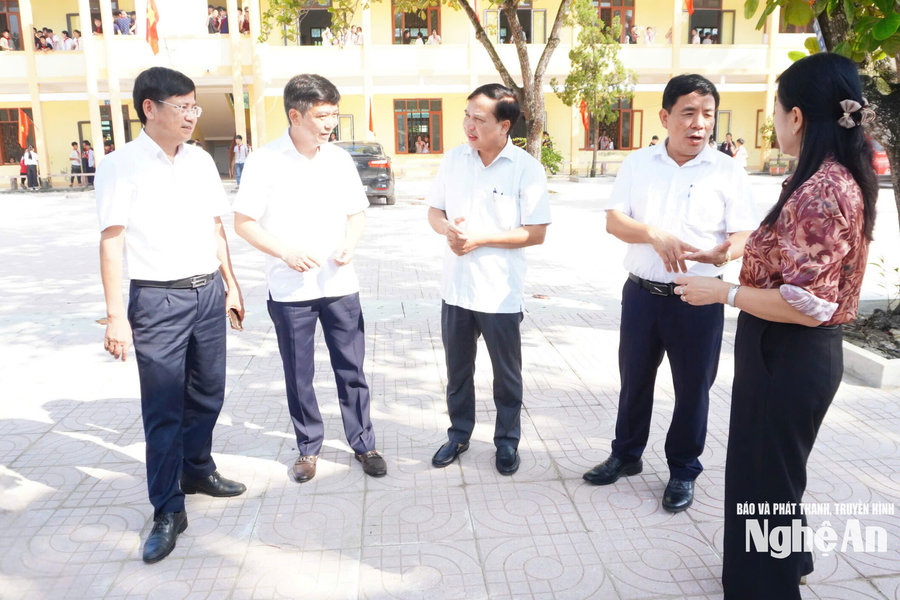 Phó Chủ tịch HĐND tỉnh Nguyễn Như Khôi giám sát việc vận hành chính quyền 2 cấp tại xã Văn Hiến