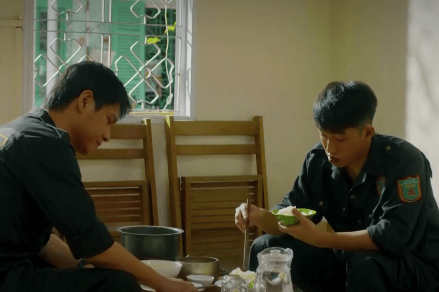 Phim Mùa hè năm ấy tập 14: Khánh vướng xô xát ở quán bar, Phương muối mặt nhờ cậy Tùng Jun