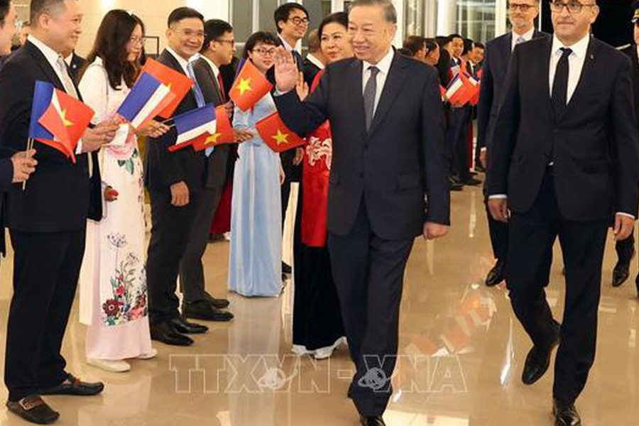 Tổng Bí thư, Chủ tịch nước Tô Lâm bắt đầu thăm chính thức Cộng hòa Pháp và dự Hội nghị Thượng đỉnh Không gian vũ trụ tại Paris