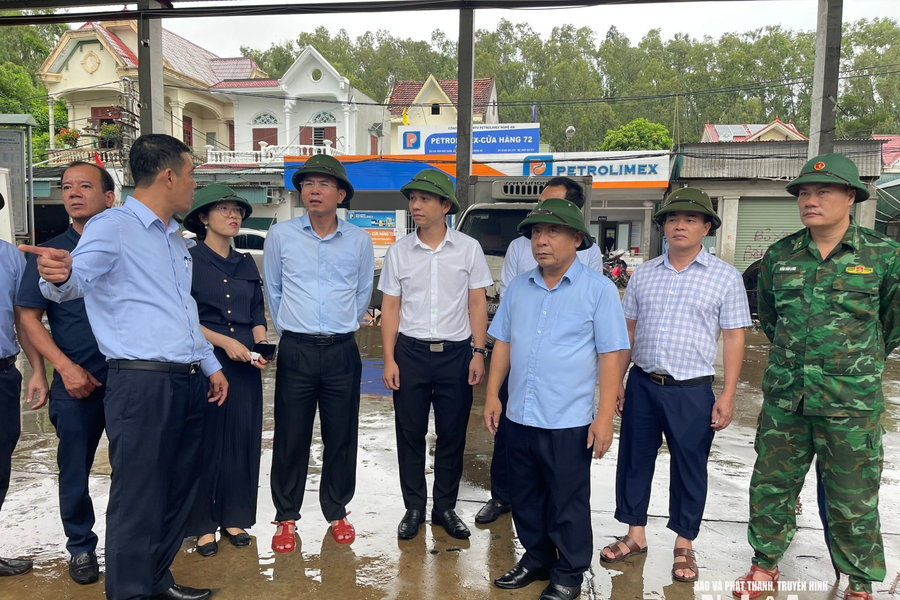 Phó Chủ tịch UBND tỉnh kiểm tra phòng chống thiên tai tại Quỳnh Mai, Quỳnh Phú