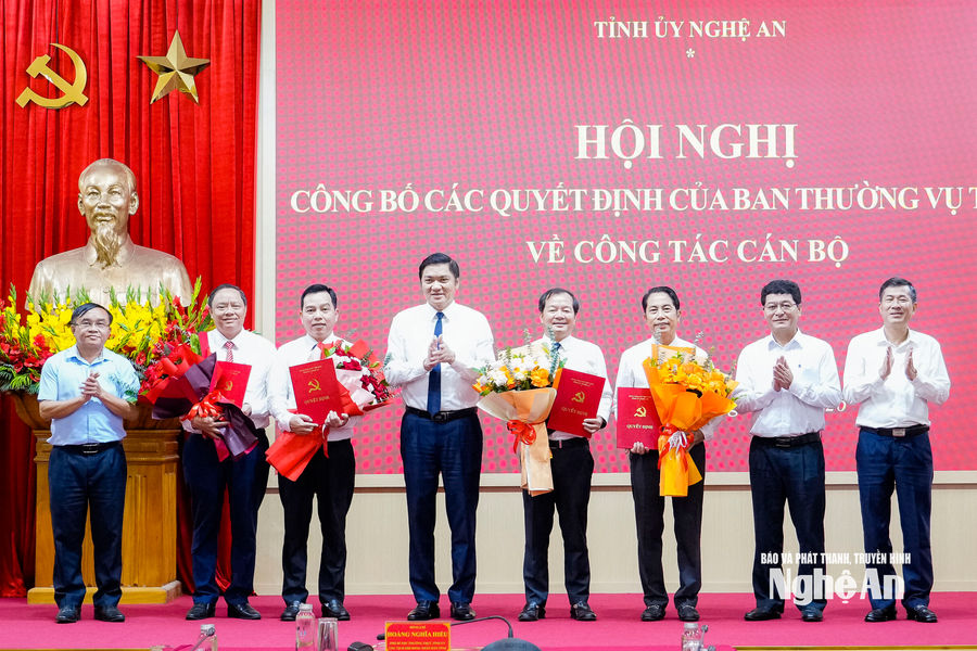 Ban Thường vụ Tỉnh ủy Nghệ An quyết định điều động, luân chuyển nhiều cán bộ