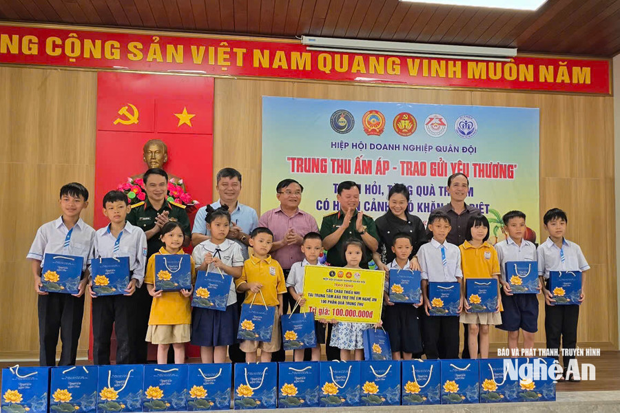 Trung thu ấm áp đến với trẻ em có hoàn cảnh đặc biệt tại Trung tâm Bảo trợ trẻ em