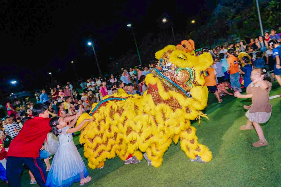 Nghề múa lân 'đắt show' dịp Trung thu
