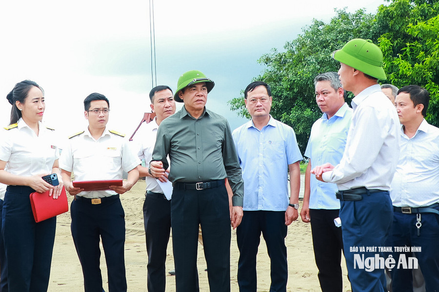 Chủ tịch UBND tỉnh Nghệ An kiểm tra hoạt động khai thác khoáng sản khu vực hạ lưu sông Lam