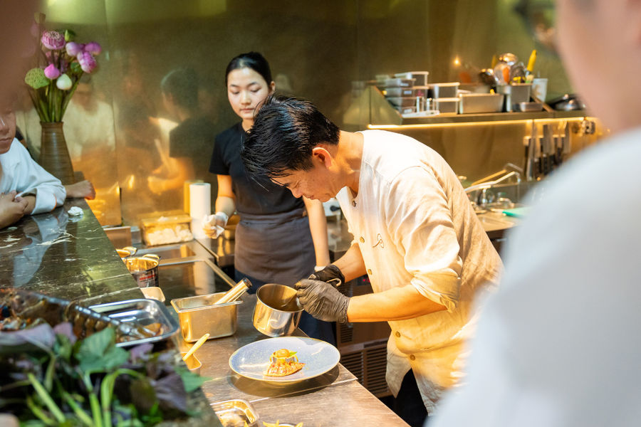 Đầu bếp sao Michelin Peter Cường Franklin chia sẻ bí quyết nâng tầm món Việt ở Top Chef