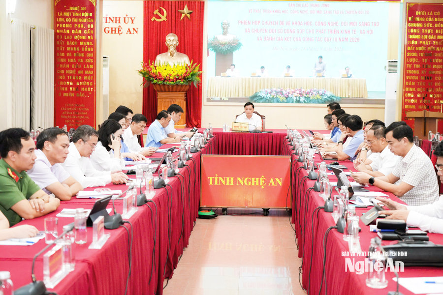 Thúc đẩy khoa học, công nghệ và chuyển đổi số, tạo động lực bứt phá kinh tế - xã hội