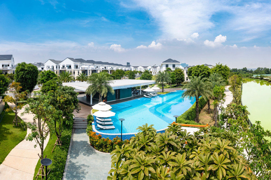 Lãi suất vay chạm 18%: Doanh nghiệp nợ lớn chịu sức ép, bên ôm tiền mặt gia tăng lợi thế