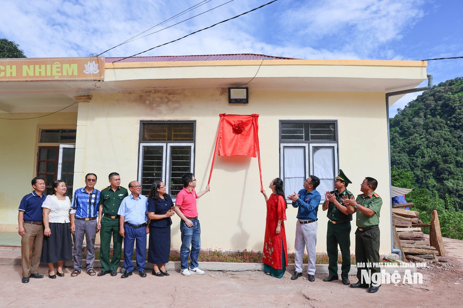 Quỹ Vì tầm vóc Việt: Trao tặng bếp ăn bán trú mới cho Trường Phổ thông Dân tộc bán trú Tiểu học Mỹ Lý 1