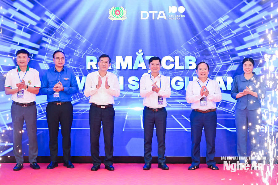Ra mắt Câu lạc bộ “Niềm tin số Nghệ An” và kênh kết nối người có ảnh hưởng trên không gian mạng