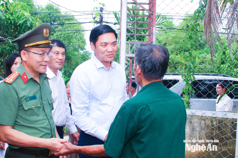 Tăng cường tiếp xúc, đối thoại để lắng nghe dân, giải quyết việc dân cần
