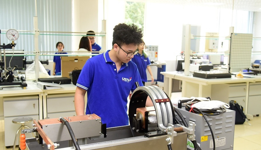 Sinh viên không phải làm hồ sơ xin một loại học bổng, điểm cao là được nhận