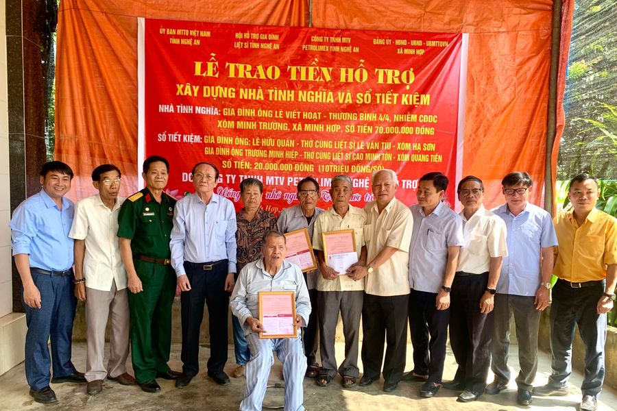 Trao 450 triệu đồng hỗ trợ xây nhà tình nghĩa tại xã Minh Hợp, Bích Hào và Thiên Nhẫn