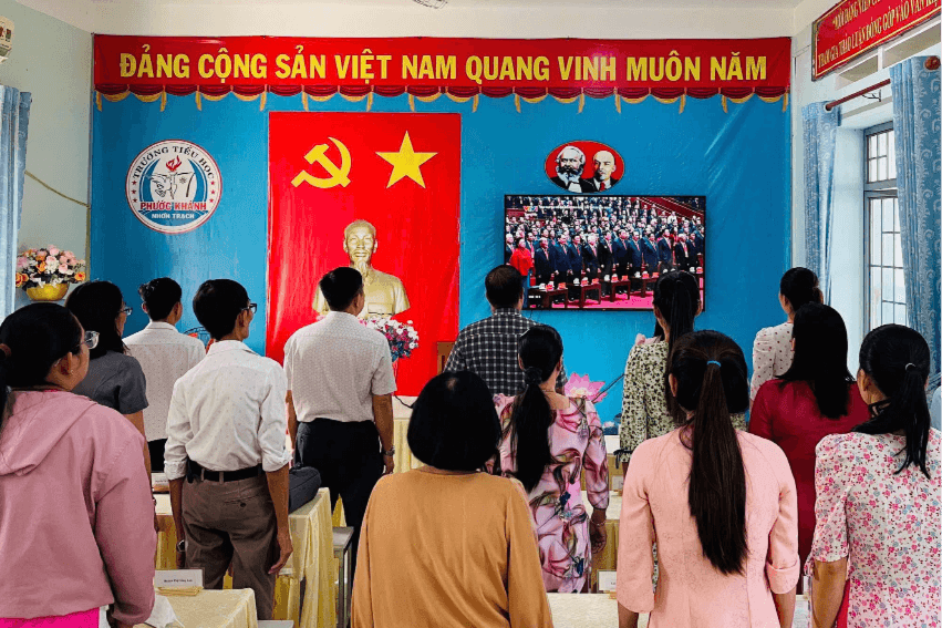 Bộ Chính trị: Đảng viên không lợi dụng vị trí để can thiệp công việc nơi cư trú