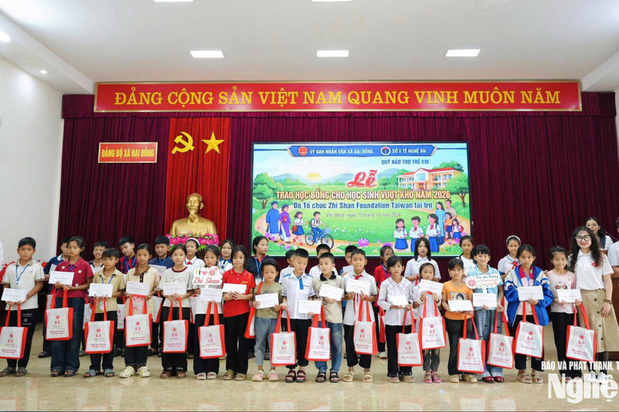 Nghệ An: Trao hơn 500 suất học bổng cho học sinh có hoàn cảnh khó khăn