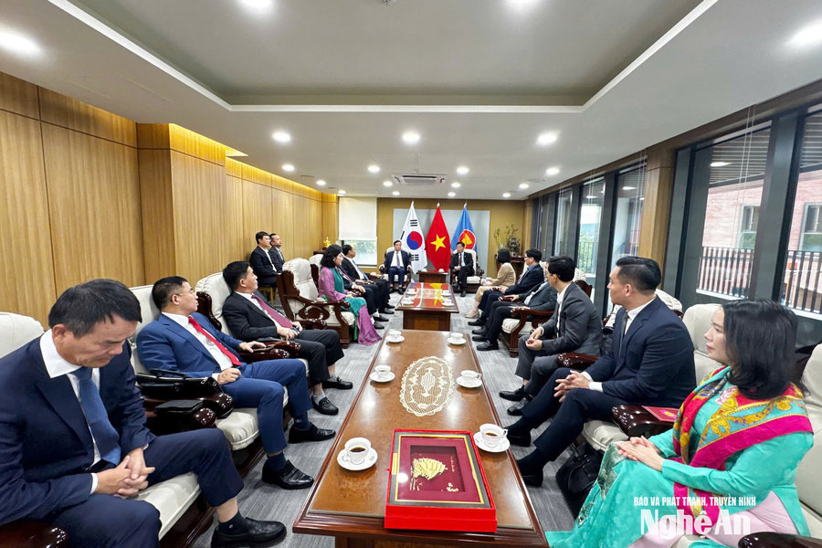 Provincial Party Secretary Nguyen Khac Than promotes cooperation with South Korean Partners