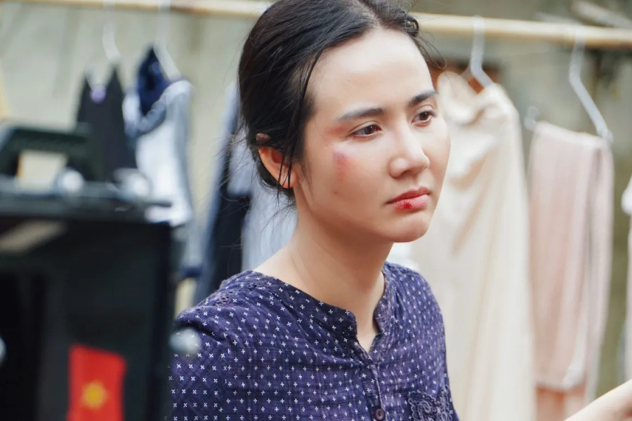 Huyền Lizzie phản hồi khi bị chê tạo hình vai người vợ ở Căn nhà không mái che chưa đủ khổ