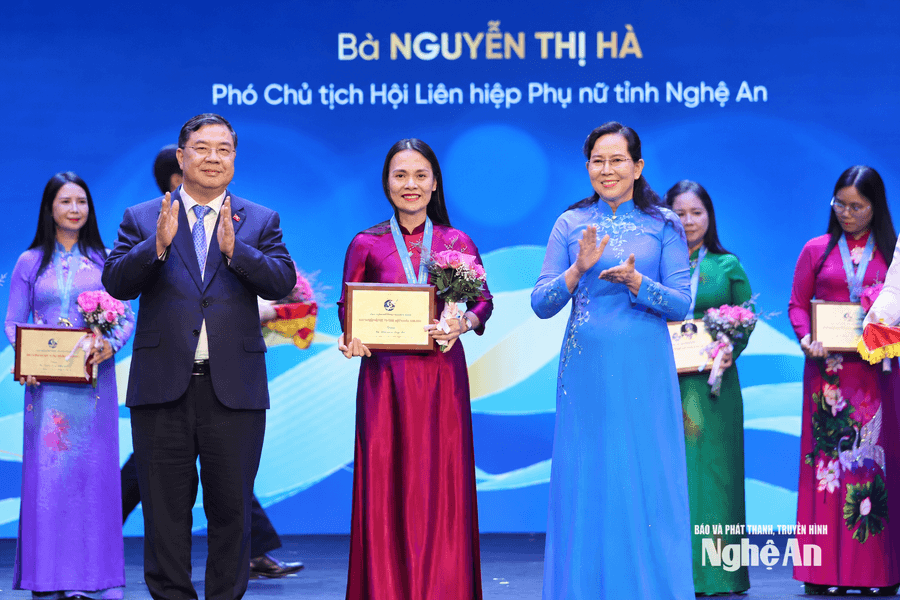 Phó Chủ tịch Hội LHPN tỉnh Nghệ An nhận Giải thưởng Nguyễn Thị Định lần thứ hai