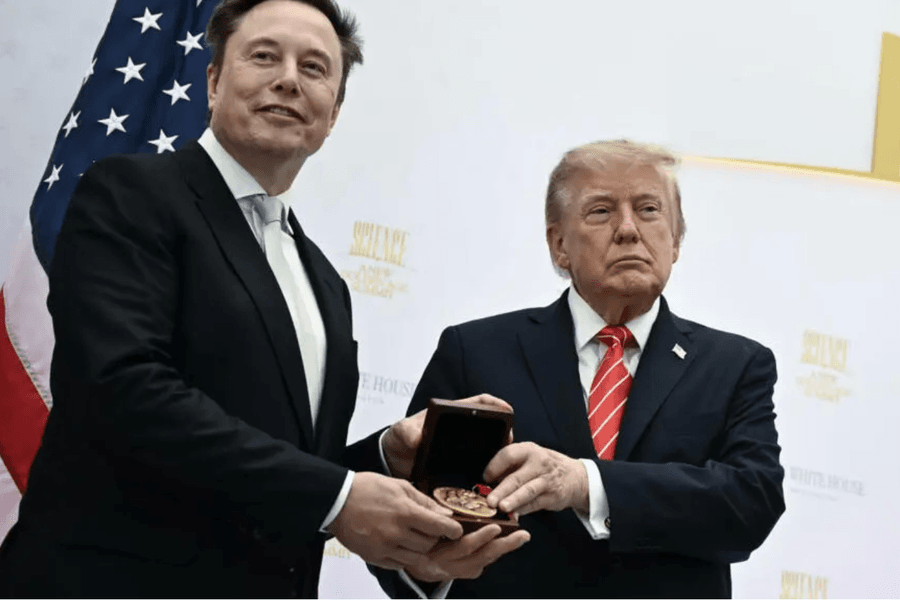 Gây tiếng vang qua dự án Tesla, Elon Musk bị 'cái bóng' chính trị đè nặng