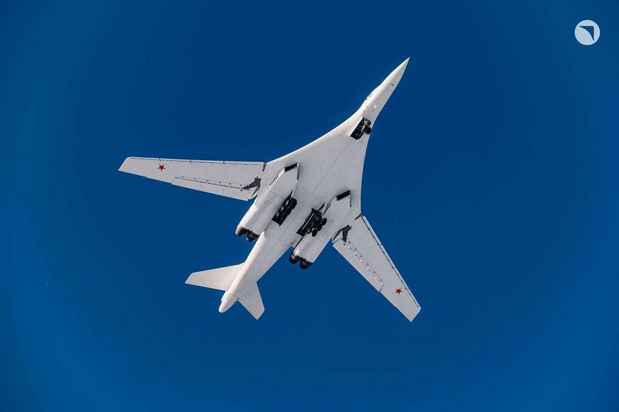 Điểm tin vũ khí: Tiêm kích NATO bất lực trước UAV lạ, Nga hiện đại hóa oanh tạc cơ Tu-160M