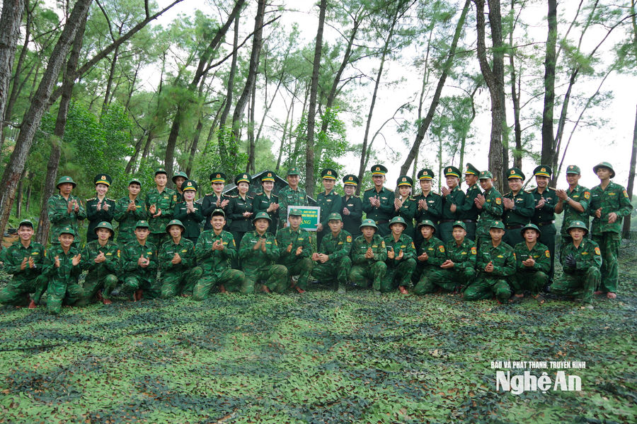 Bộ đội Biên phòng Nghệ An thăm, động viên lực lượng phục vụ diễn tập khu vực phòng thủ tỉnh năm 2026