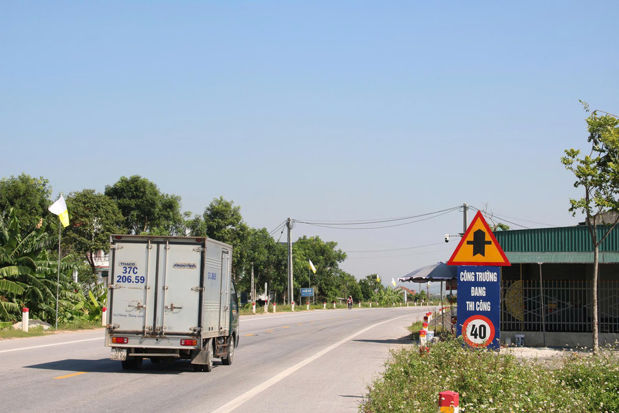 Đề nghị rà soát, tháo dỡ biển báo hạn chế tốc độ 40km/h trên đường ven biển Nghệ An