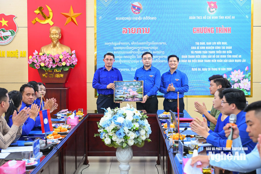 Đoàn đại biểu Trung ương Đoàn thanh niên Nhân dân cách mạng Lào làm việc tại Tỉnh đoàn Nghệ An và Trường Đại học Vinh