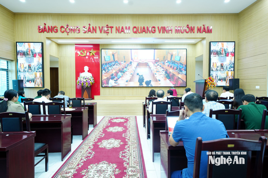 Phát động Cuộc thi trực tuyến “Tìm hiểu về chuyển đổi số quốc gia”