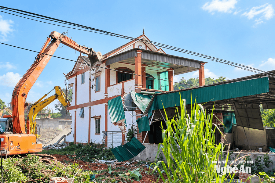 Nam Đàn tổ chức đợt cưỡng chế cuối cùng phục vụ cao tốc Vinh - Thanh Thủy