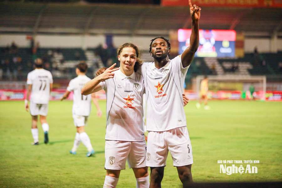 Thắng Hoàng Anh Gia Lai, Sông Lam Nghệ An dẫn đầu V.League 2026/27