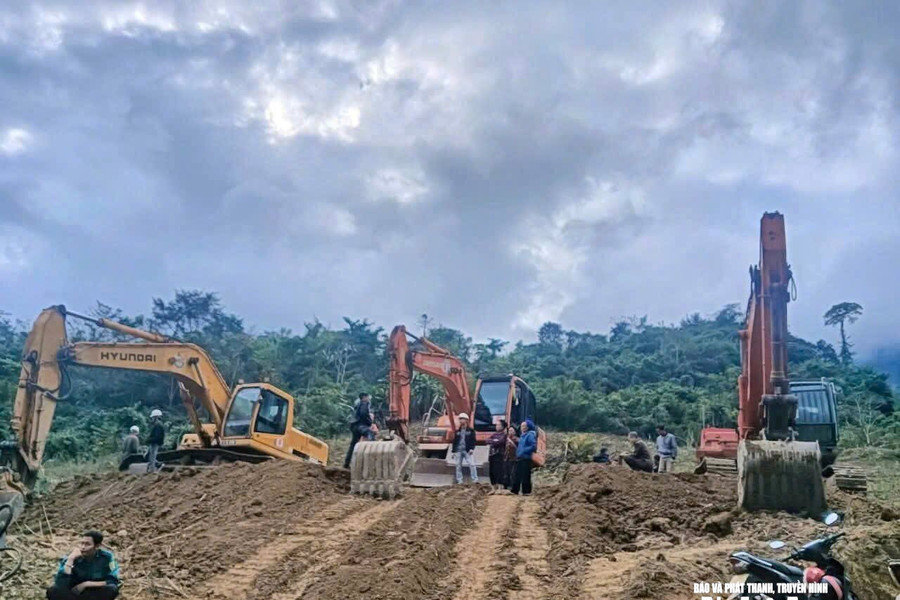 10 tháng chờ nhà tái định cư
