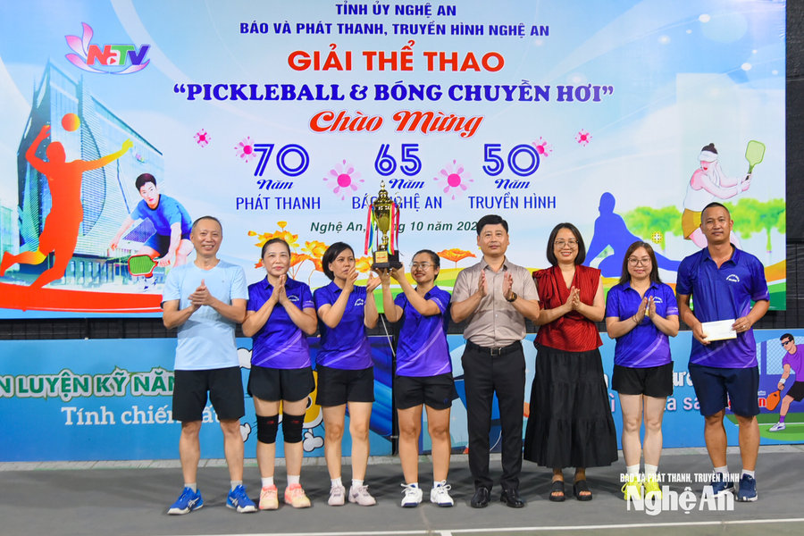 Sôi nổi giải thể thao chào mừng kỷ niệm 70 năm Phát thanh, 65 năm Báo Nghệ An và 50 năm Truyền hình