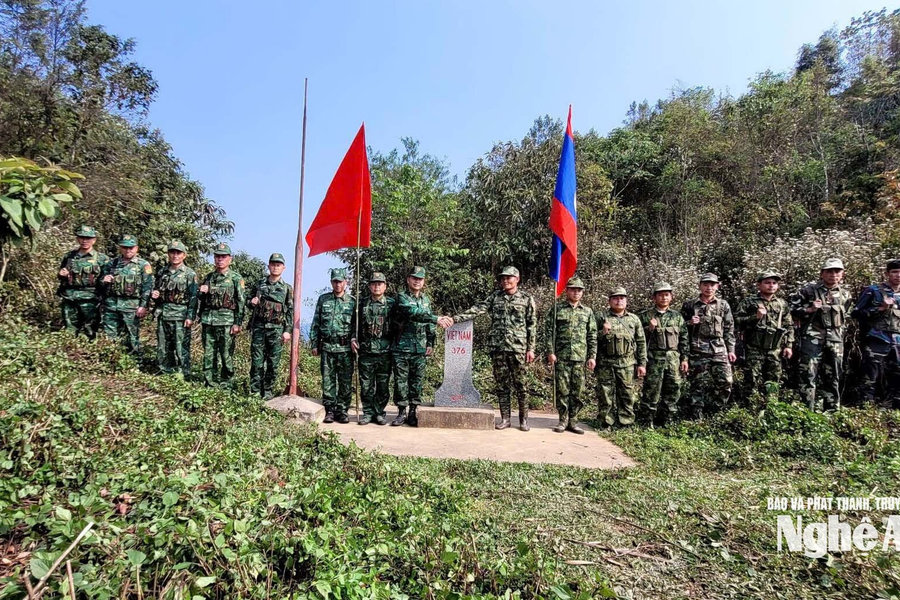 Tuần tra song phương bảo vệ biên giới Việt Nam - Lào