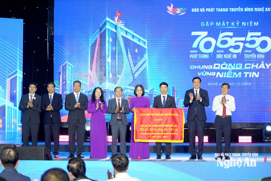 Báo và phát thanh, truyền hình Nghệ An gặp mặt kỷ niệm 70 năm Phát thanh, 65 năm Báo Nghệ An, 50 năm Truyền hình Nghệ An