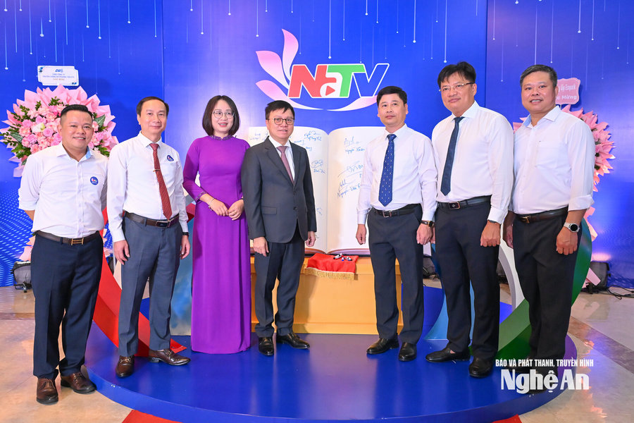 Báo và phát thanh, truyền hình Nghệ An gặp mặt kỷ niệm 70 năm Phát thanh, 65 năm Báo Nghệ An, 50 năm Truyền hình Nghệ An