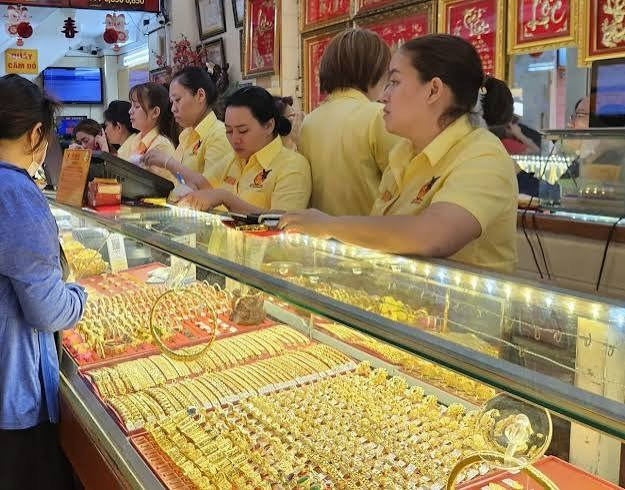 Giá vàng hôm nay chiều 30/10/2026: Bảng giá vàng 9999, nhẫn SJC, DOJI, BTMC