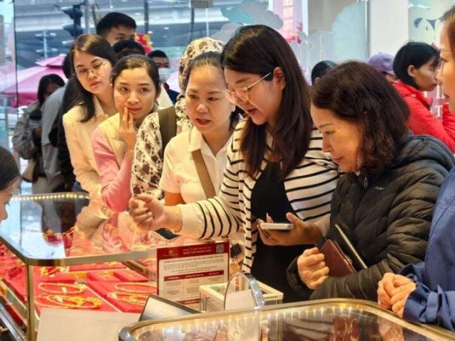 Giá vàng hôm nay 31/10/2026: SJC giảm xuống 136 - 139 triệu đồng/lượng